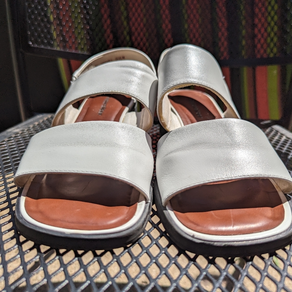 Naturalizer leather white heeled sandals